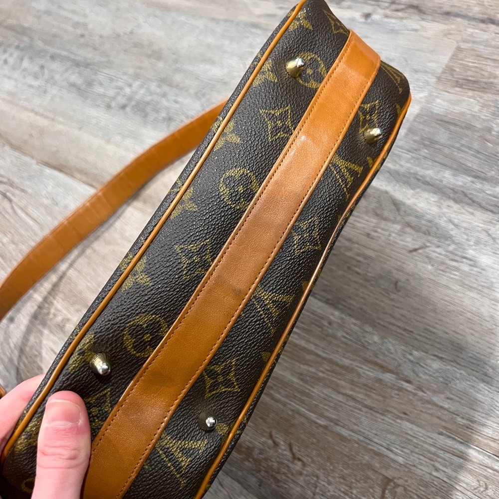 Authentic Louis Vuitton Monogram Shoulder Bag in Brown and Tan - Picture 10 of 15